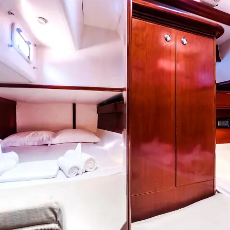 Boat Aiolis In The Athenian Riviera! Hotel en barco *